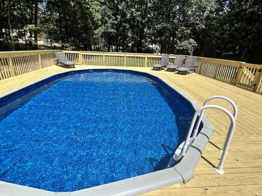 Amazing Home With Private Heated Pool, Game Room & Fire Pit! East Stroudsburg Exterior photo