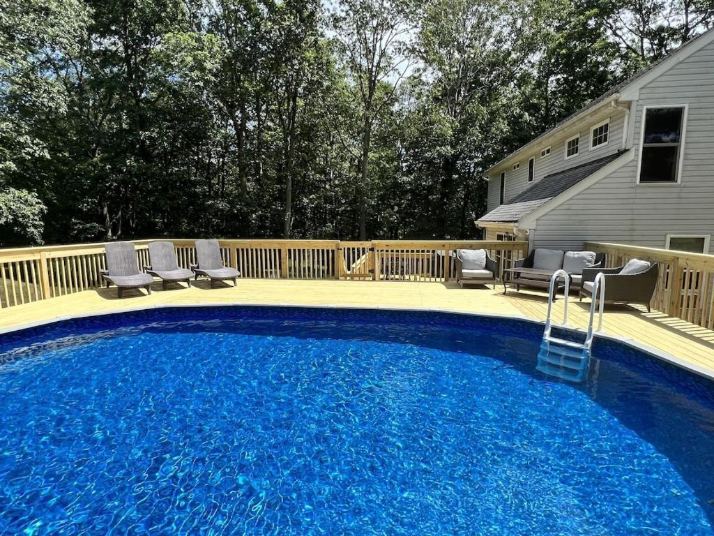 Amazing Home With Private Heated Pool, Game Room & Fire Pit! East Stroudsburg Exterior photo